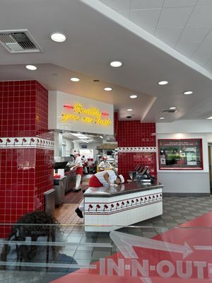 In-N-Out Burger by null