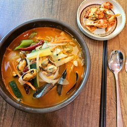 Asia Imbiss - 짬 뽕 Jjamppong Scharfe Suppe mit Meeresfrüchten