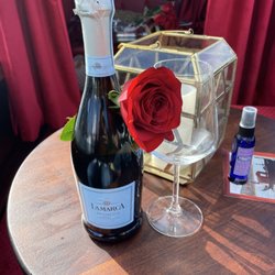 Gondola La Romanza - Roses, wine and a clean gondola