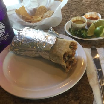El Comalon Mexican Food - Well what can I say.. It's treat myself Tuesday. To lunch that is.  El Comalon in Paramount has extremely good. - Mexican Near Me - Paramount, California