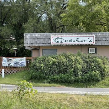 Quacker's Steakhouse - Side view of exterior - American Near Me - Mound City, Missouri
