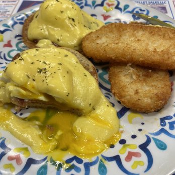 Fran's Restaurant - Eggs Benedict - American Near Me - Lewiston, Maine