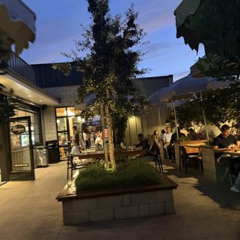 Harper Barbecue - Interior space of the entrance - Barbeque Near Me - Costa Mesa, California