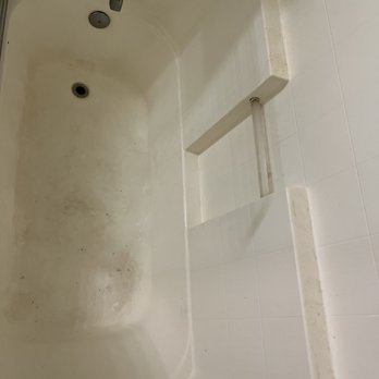 Little Layla’s Housekeepers - Bathtub before getting a good old deep clean - Window Washing Near Me Little Layla’s Housekeepers - Bathtub before getting a good old deep clean - Window Washing Near Me