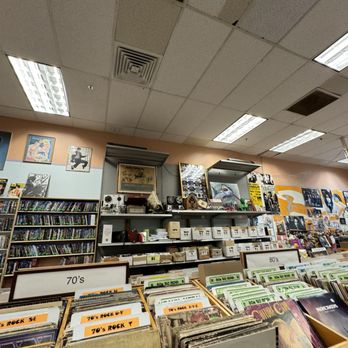 Idea's Music and Books - Vinyl Records Near Me - Honolulu, Hawaii Idea's Music and Books - Vinyl Records Near Me - Honolulu, Hawaii