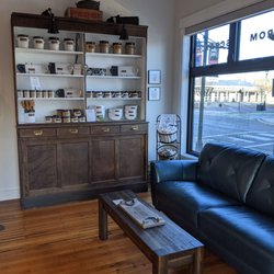 Hilliard Station Baking - Front seating area and gifts