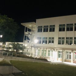 Point Loma High School - Building in the quad