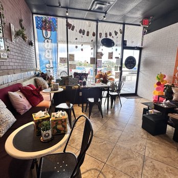 Nomnom Boba Tea - Interior - Bubble Tea Near Me - Jacksonville, Florida