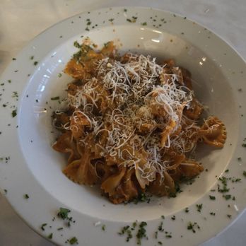 Ca ‘Marco Ristorante - Farfalle con pollo e funghi - Italian Near Me - Ojai, California Ca ‘Marco Ristorante - Farfalle con pollo e funghi - Italian Near Me - Ojai, California