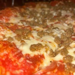 Alfredo's Pizza & Pasta - Sausage and pepperoni pizza