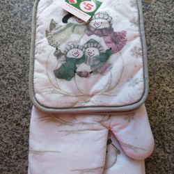 Family Dollar - Cute little oven mits and towel set