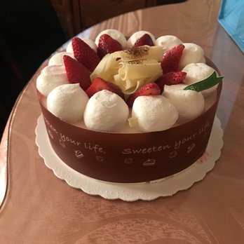 85°C Bakery Cafe-Concord - Strawberry cake! - Bakeries Near Me - Concord, California