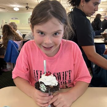 Dumser's Dairyland Restaurant - Yummy mint chocolate crushed cookie topped sundae - Ice Cream & Frozen Yogurt Near Me - Ocean City, Maryland