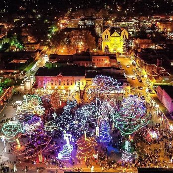 Santa Fe Luxury Rental - SANTA Fe - Holiday lights on the Plaza - Vacation Rentals Near Me - Santa Fe, New Mexico Santa Fe Luxury Rental - SANTA Fe - Holiday lights on the Plaza - Vacation Rentals Near Me - Santa Fe, New Mexico