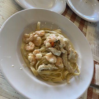 Giuseppis - Chicken Alfredo with shrimp! - Italian Near Me - Rosarito, BCN Giuseppis - Chicken Alfredo with shrimp! - Italian Near Me - Rosarito, BCN