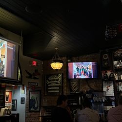 O'Sullivans Pub - Bar TV Area