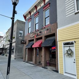 Front of restaurant. Front of restaurant.