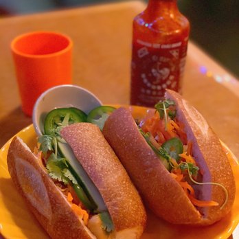 Street Side - Bahn mi with Lemongrass Chicken Banh Mi (Hoagie) - Vietnamese Near Me - Philadelphia, Pennsylvania Street Side - Bahn mi with Lemongrass Chicken Banh Mi (Hoagie) - Vietnamese Near Me - Philadelphia, Pennsylvania
