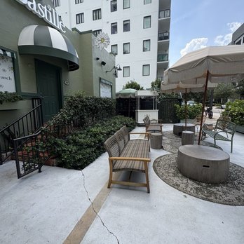 Café Bastille Fort Lauderdale - Outside seating area. There's a tiny cart that you can order drinks from. Mimosas anyone? - French Near Me - Fort Lauderdale, Florida Café Bastille Fort Lauderdale - Outside seating area. There's a tiny cart that you can order drinks from. Mimosas anyone? - French Near Me - Fort Lauderdale, Florida