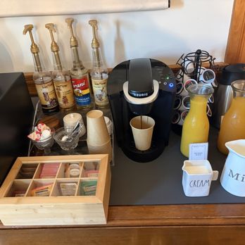 Vida Boutique - Drink up - Bed & Breakfast Near Me - Worcester, Massachusetts Vida Boutique - Drink up - Bed & Breakfast Near Me - Worcester, Massachusetts
