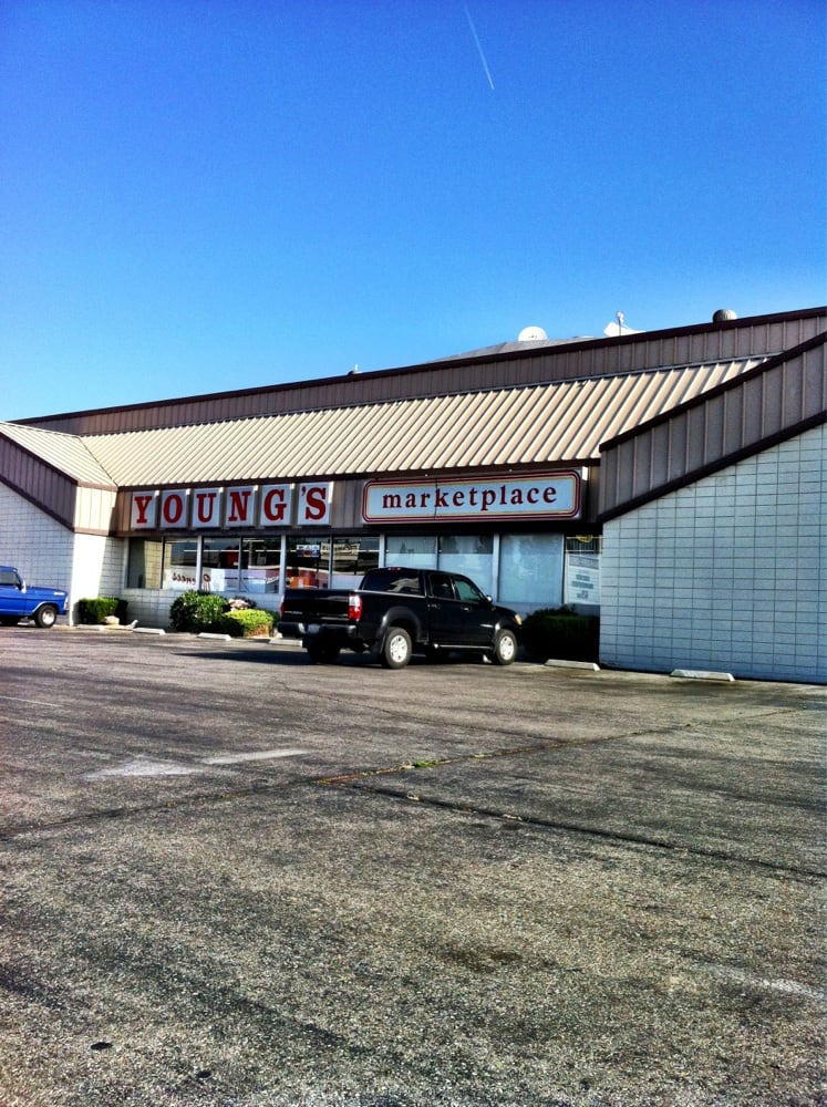 YOUNG’S MARKETPLACE Updated September 2024 3030 Brundage Ln, Bakersfield, California