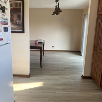 Flanco Flooring - a view of a dining room - Flooring Near Me - Norridge, Illinois Flanco Flooring - a view of a dining room - Flooring Near Me - Norridge, Illinois