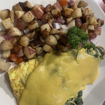 Early Birds Cafe - Spinach and mushroom omelette with country potatoes - Breakfast & Brunch Near Me - Fresno, California