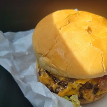 Lakeview Drive In - Bacon Cheese Burger - Burgers Near Me - Chelan, Washington