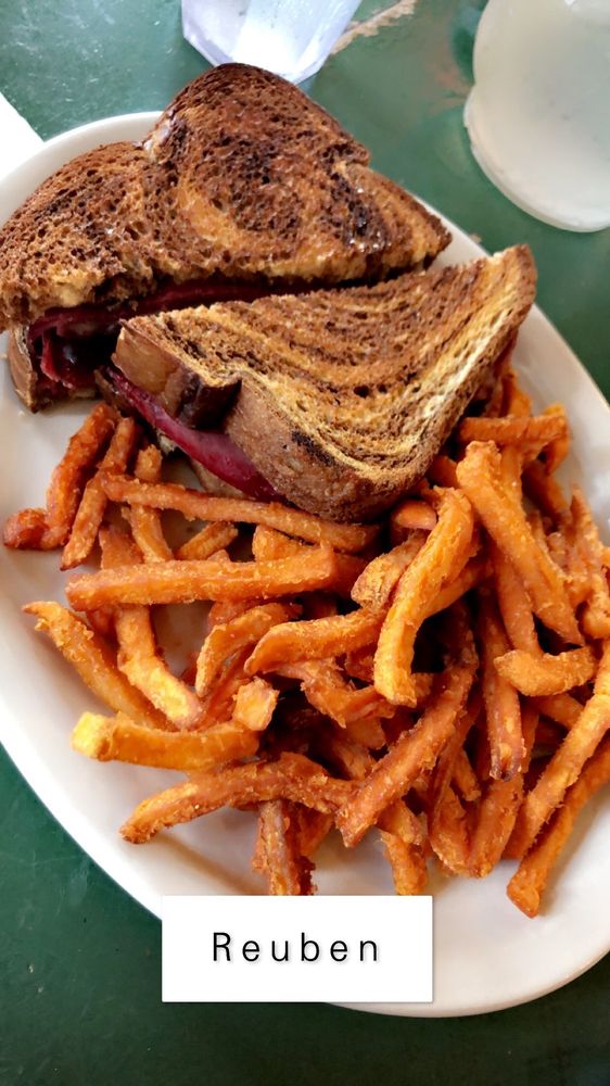 CONCERT HALL AND BARREL TAVERN 71 Photos & 118 Reviews 206 E 1st St