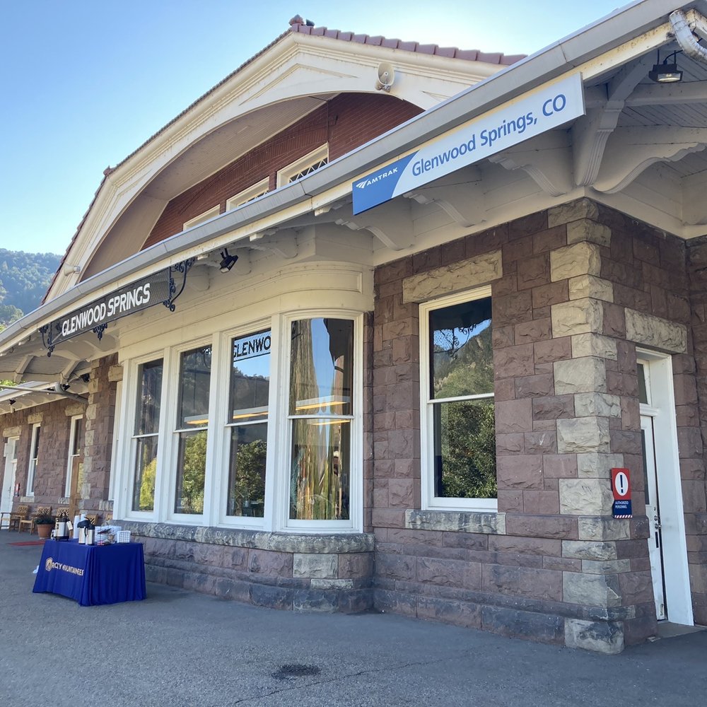 Amtrak - Glenwood Springs platform from the station - Train Stations Near Me - Glenwood Springs, Colorado Amtrak - Glenwood Springs platform from the station - Train Stations Near Me - Glenwood Springs, Colorado