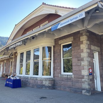 Amtrak - Glenwood Springs platform from the station - Train Stations Near Me - Glenwood Springs, Colorado Amtrak - Glenwood Springs platform from the station - Train Stations Near Me - Glenwood Springs, Colorado