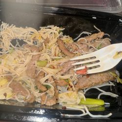 China Dragon - Beef chow mein fun