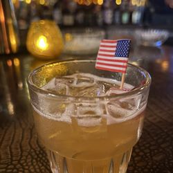 Six Shooter - Amaretto Sour