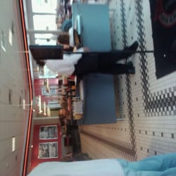 Steak ’n Shake - At the door