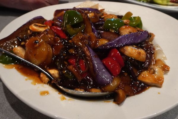 Hunan By the Falls by null