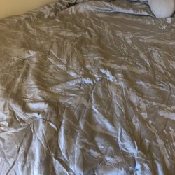 Rose Cleaners - Wrinkly bed comforter