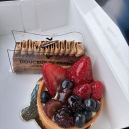 Fruit tart and Chocolate cake Fruit tart and Chocolate cake