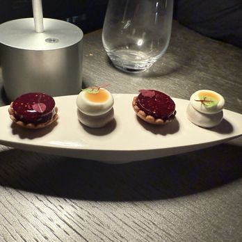 Le Jules Verne - French Near Me - Paris, 75