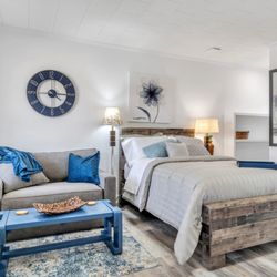 The Joshua On Highway 61 - We would enjoy hosting you at the Joshua on Highway 61 for short term stays.