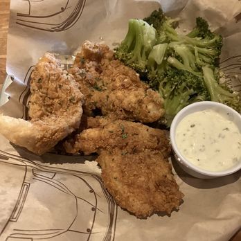 Cheddar's Scratch Kitchen - Lunch special ( fried fish & chips ) If they could add 1 more batter fish would be perfect.  One scoop + broccoli would be nice - American Near Me - Jacksonville, Florida