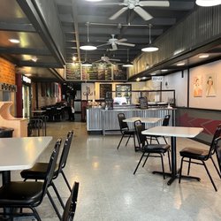 Dos Eppi's - Inside entrance