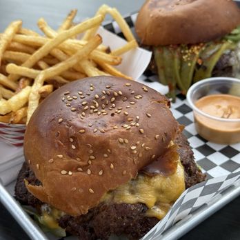 La Hamburguesa - The Classic - Food Trucks Near Me - Phoenix, Arizona La Hamburguesa - The Classic - Food Trucks Near Me - Phoenix, Arizona