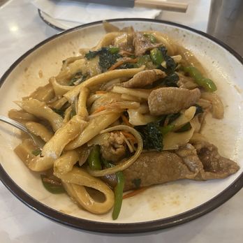 Noodle St - Stir fry noodles with beef - Noodles Near Me - Pasadena, California