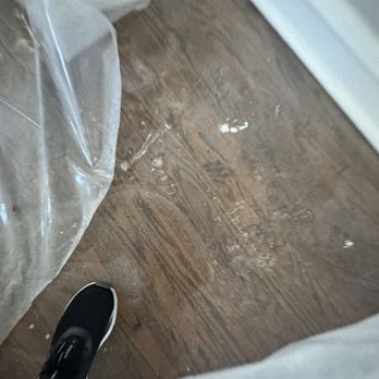 Comfort Home Remodeling Design - Unprotected hardwood flooring - General Contractors Near Me - Glenview, Illinois Comfort Home Remodeling Design - Unprotected hardwood flooring - General Contractors Near Me - Glenview, Illinois