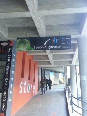 Grotte di Frasassi by null