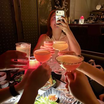 Rewind - good cocktail - Karaoke Near Me - Long Island City, New York