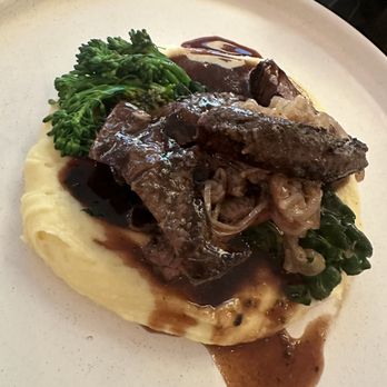 Honey + Vine - Skirt steak, mashed potatoes & broccolini split in half. Get the asst bread basket with the jalapeño bread muffin's! - Beer, Wine & Spirits Near Me - Chandler, Arizona Honey + Vine - Skirt steak, mashed potatoes & broccolini split in half. Get the asst bread basket with the jalapeño bread muffin's! - Beer, Wine & Spirits Near Me - Chandler, Arizona