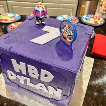 Deerfields Bakery - Custom Roblox Bday Cake (the figure was not made by Deerfield's. I made that eyesore) - Bakeries Near Me - Deerfield, Illinois