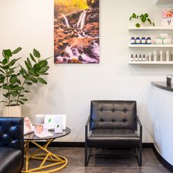 Reveal Aesthetic Surgery - Reveal Aesthetic Surgery lobby and lounge