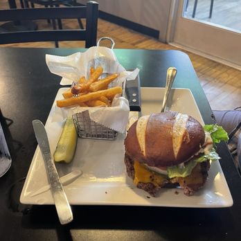 Timeout Tavern - Classic burger - Cocktail Bars Near Me - Clare, Michigan